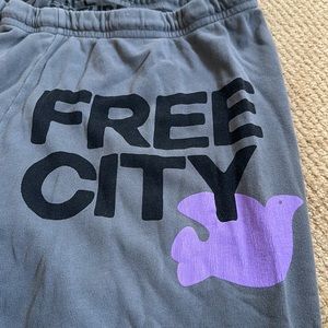 Free city perfect condition sweatpants size m